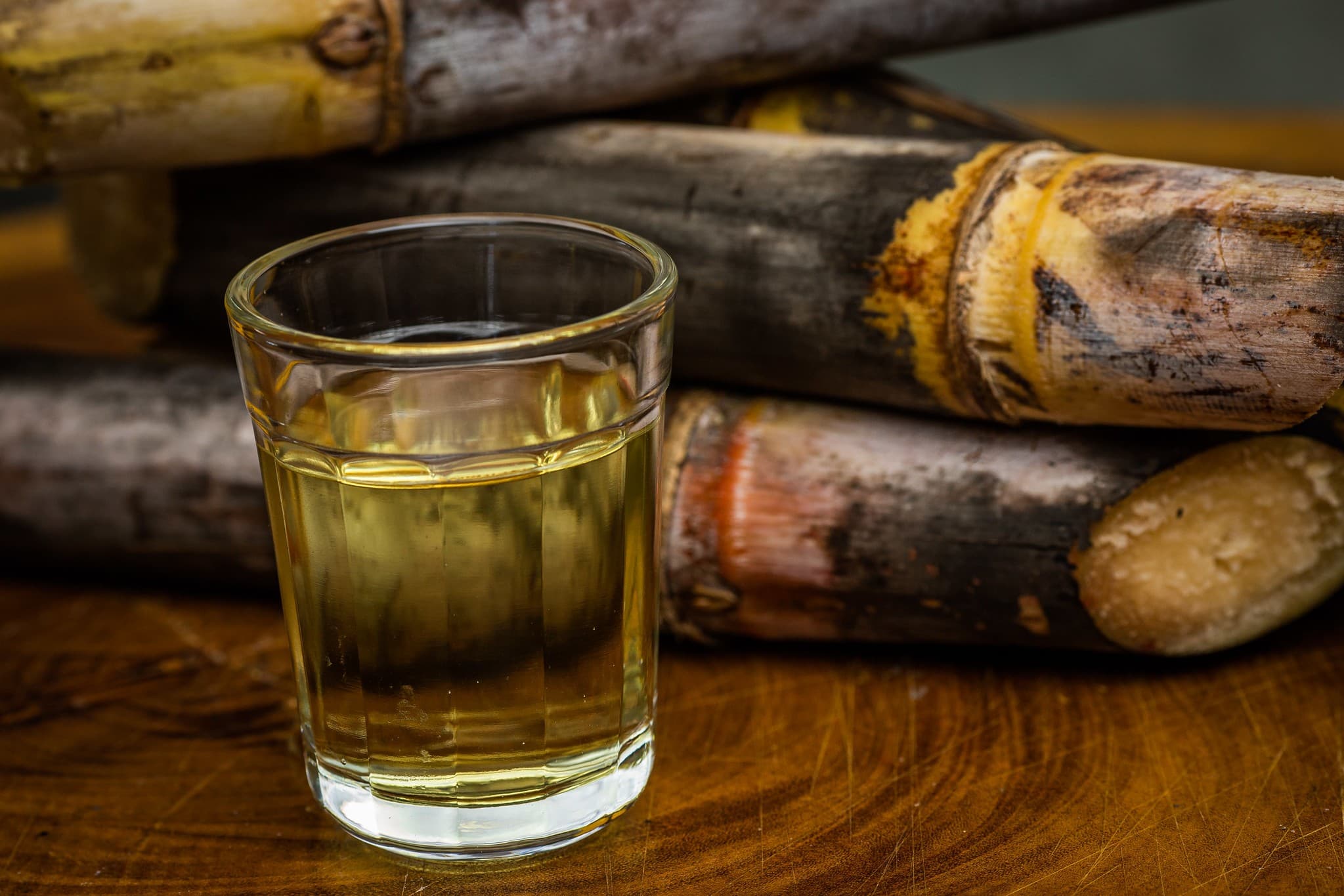 Dia Nacional da Cachaça: 8 curiosidades sobre a bebida brasileira