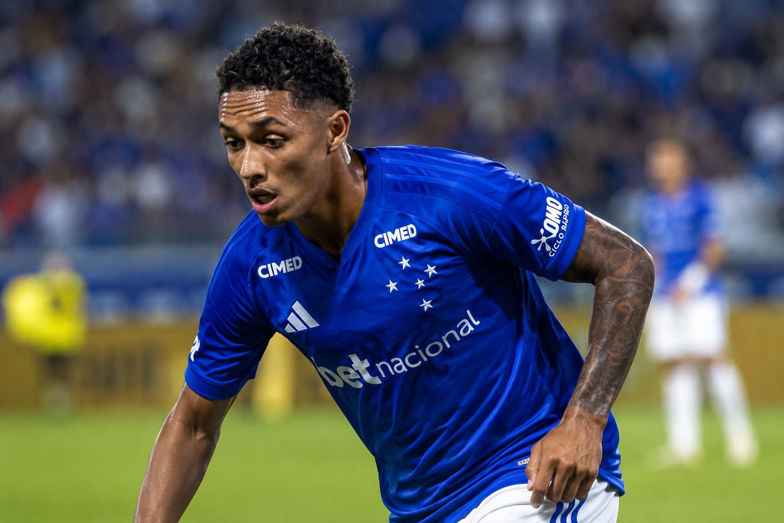 Cruzeiro se recupera com vitória por 3 a 1 sobre Athletico-PR após eliminação na Copa do Brasil