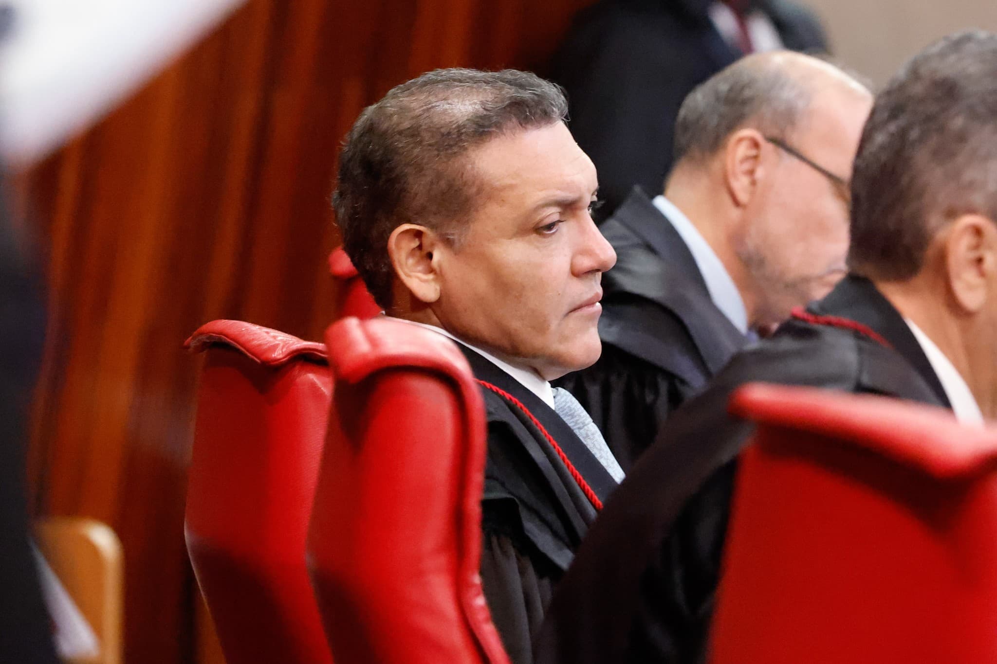 Flávio Bolsonaro solicita explicações sobre canal 'Exército do Lula' ao TSE
