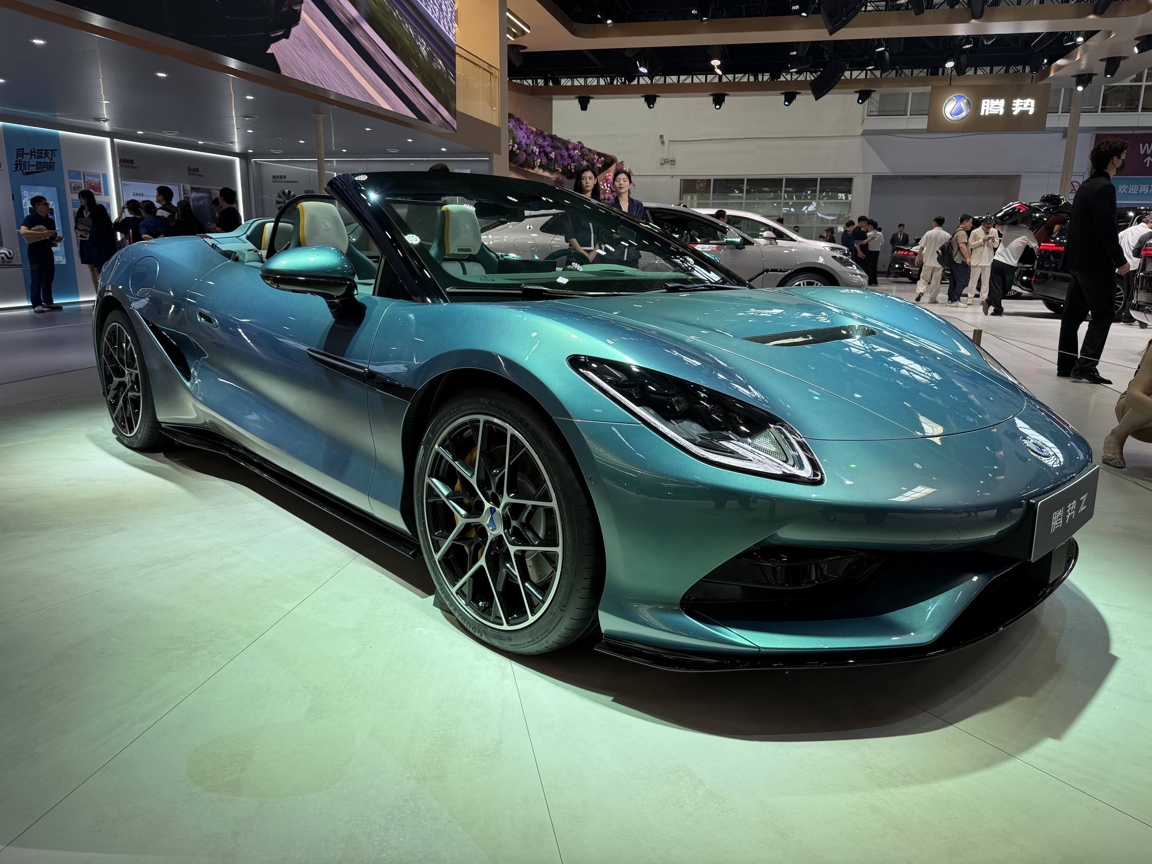 Denza Z da BYD supera Ferrari com aceleração impressionante