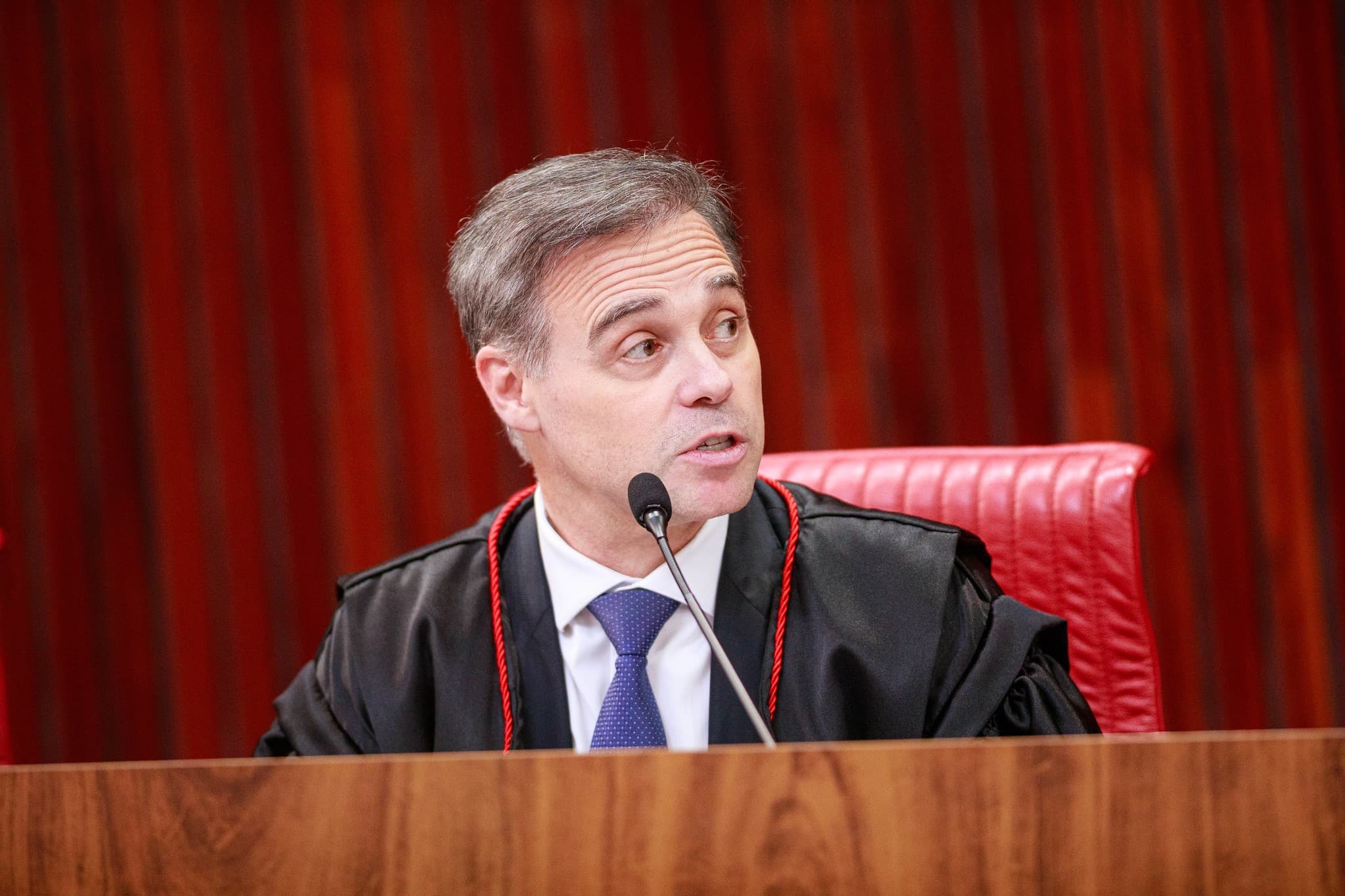 TSE suspende propaganda de Lula que critica Flávio Bolsonaro