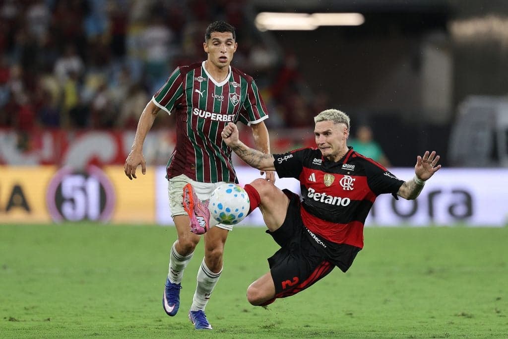 Flamengo e Fluminense se enfrentam em duelo crucial pelo Brasileirão