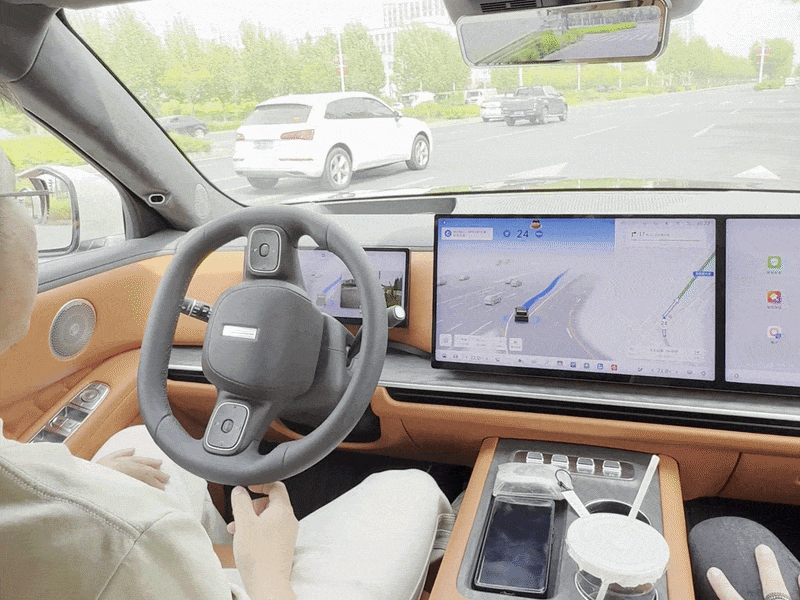 Carro semiautônomo é testado em Baoding, China