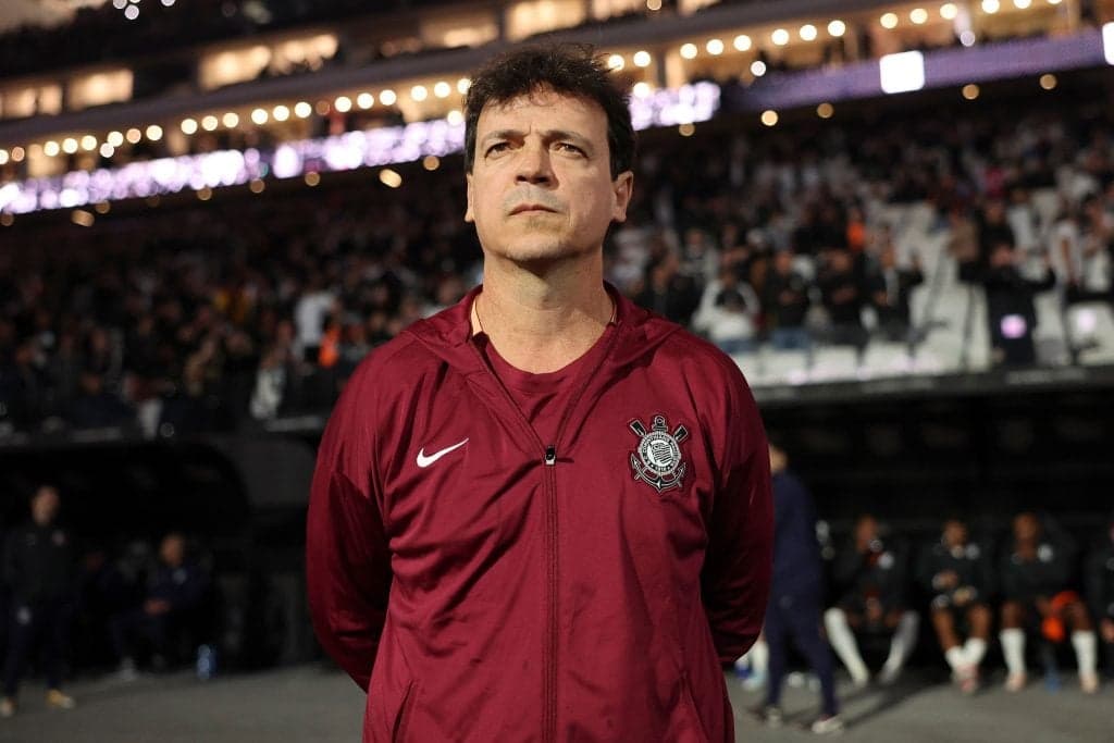 Corinthians empata com Estudiantes e decisão vai para o jogo de volta na Libertadores