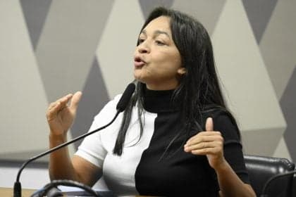 Senado aprova PEC que extingue aposentadoria compulsória para juízes