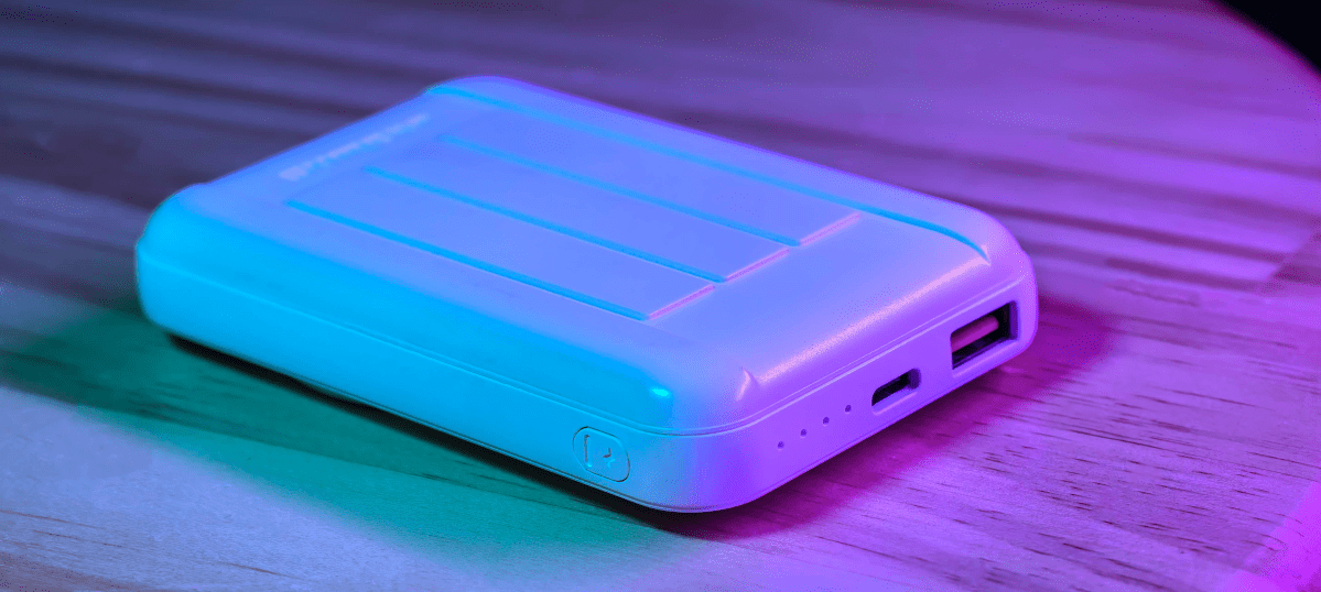 Novas regras sobre transporte de power banks visam segurança aérea