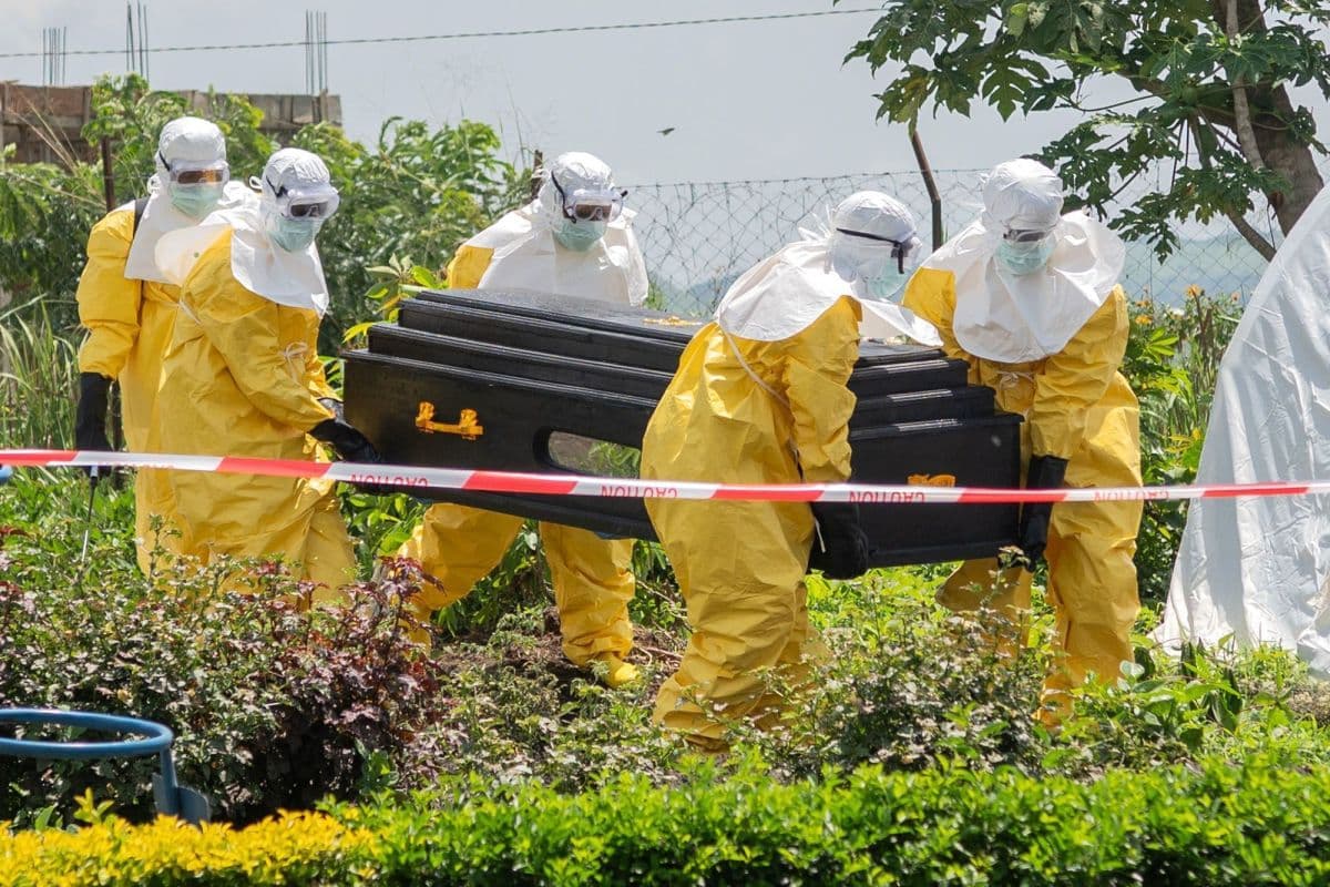 Surto de Ebola na RD Congo causa 177 mortes e alarma OMS