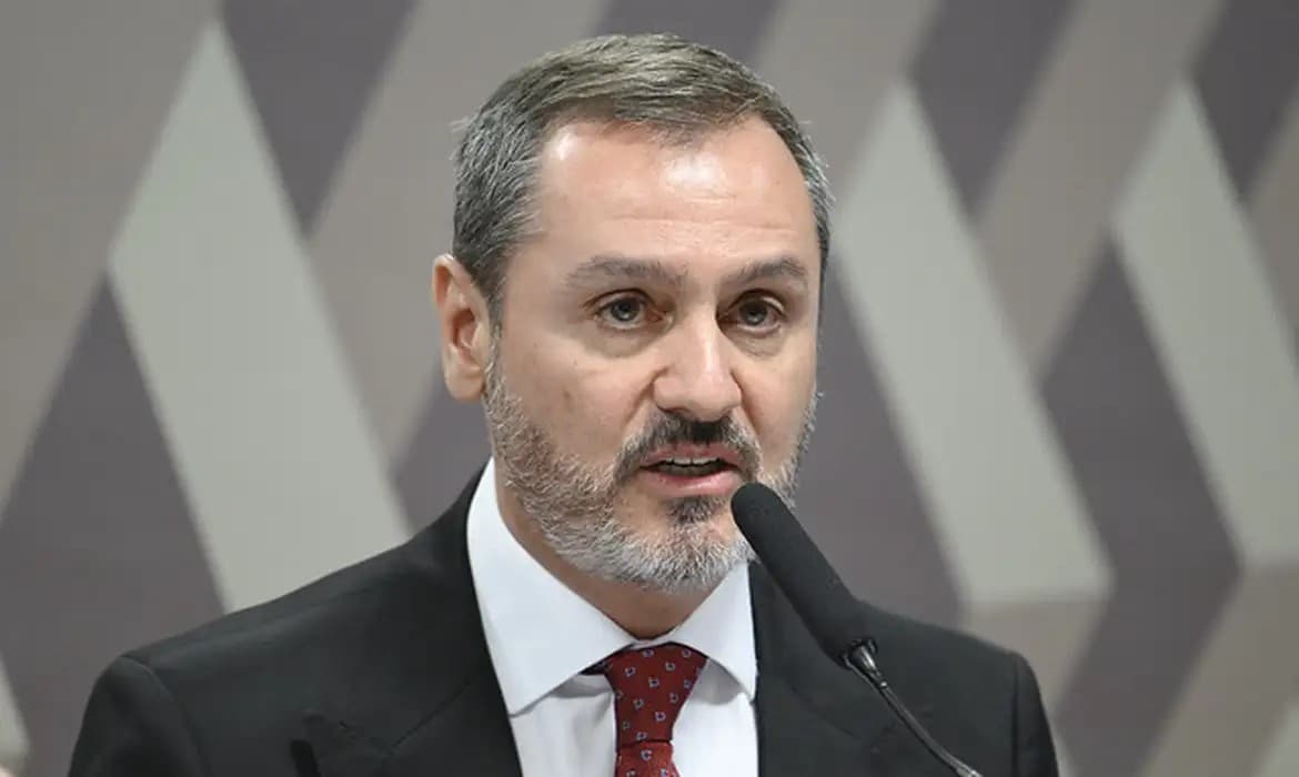 PF retira credenciais de servidor dos EUA por reciprocidade