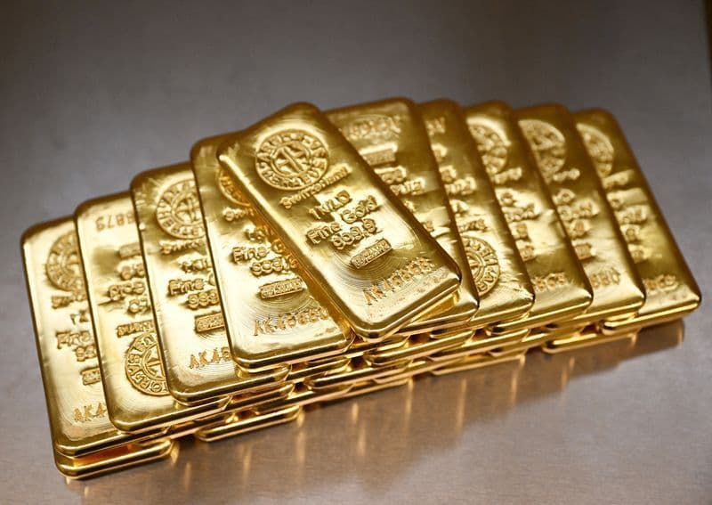 Ouro recua com avanço nas negociações EUA-Irã e juros elevados