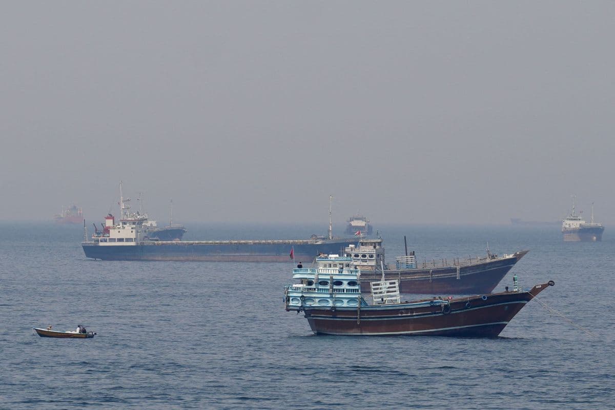 EUA barram navio iraniano no Golfo de Omã após ataque aéreo