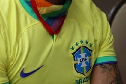 Camisa da Seleção retoma lugar nas casas brasileiras antes da Copa