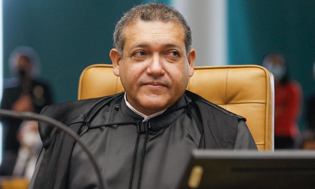 Lula e Randolfe criticam decisões do TSE sob comando de Nunes Marques