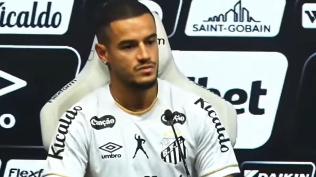 Philippe Coutinho sofre protestos da torcida do Vasco antes de jogo