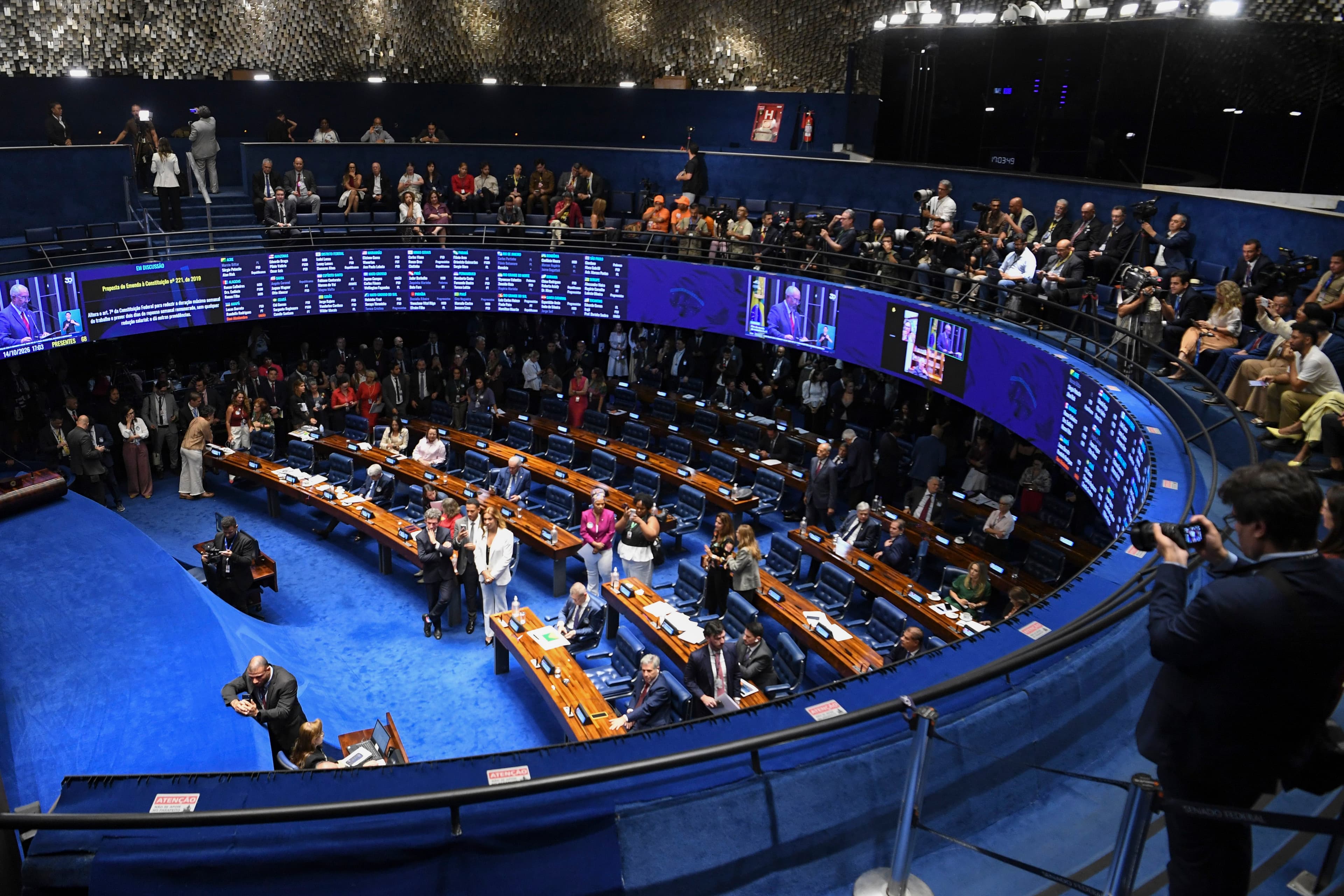 Debate sobre redução da maioridade penal esquenta no Senado