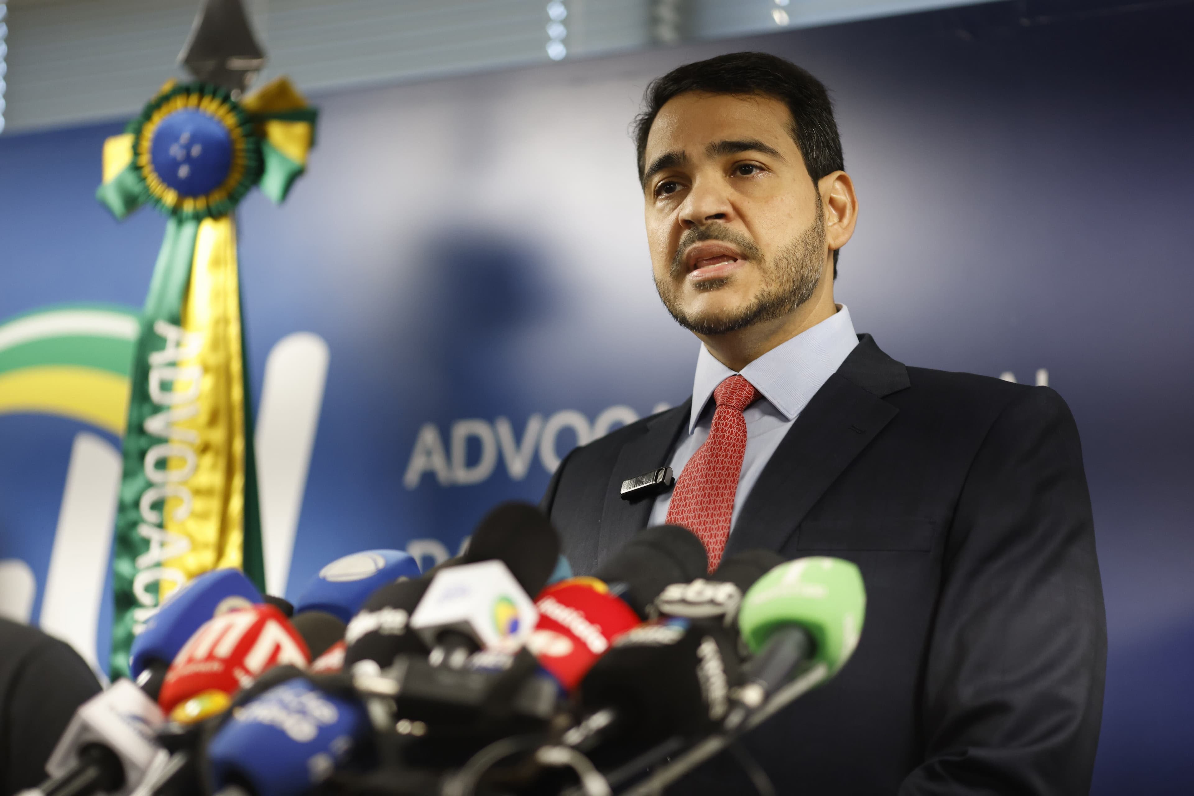 STF avalia aprovação de Jorge Messias para vaga deixada por Barroso