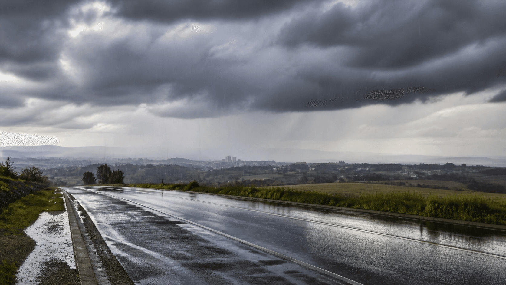 Inmet prevê chuva e alerta vermelho no Paraná para este domingo
