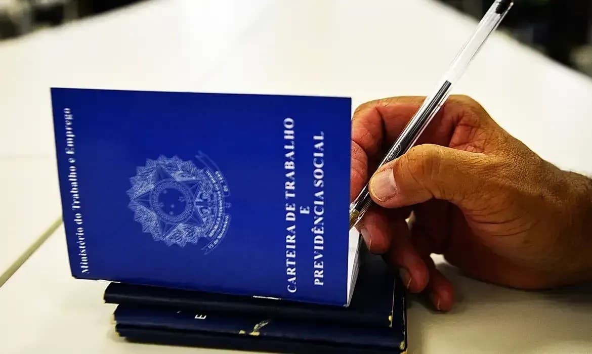Brasil registra 4,1% de crescimento em empregos formais