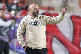 Botafogo encerra vínculo com o técnico Franclim Carvalho