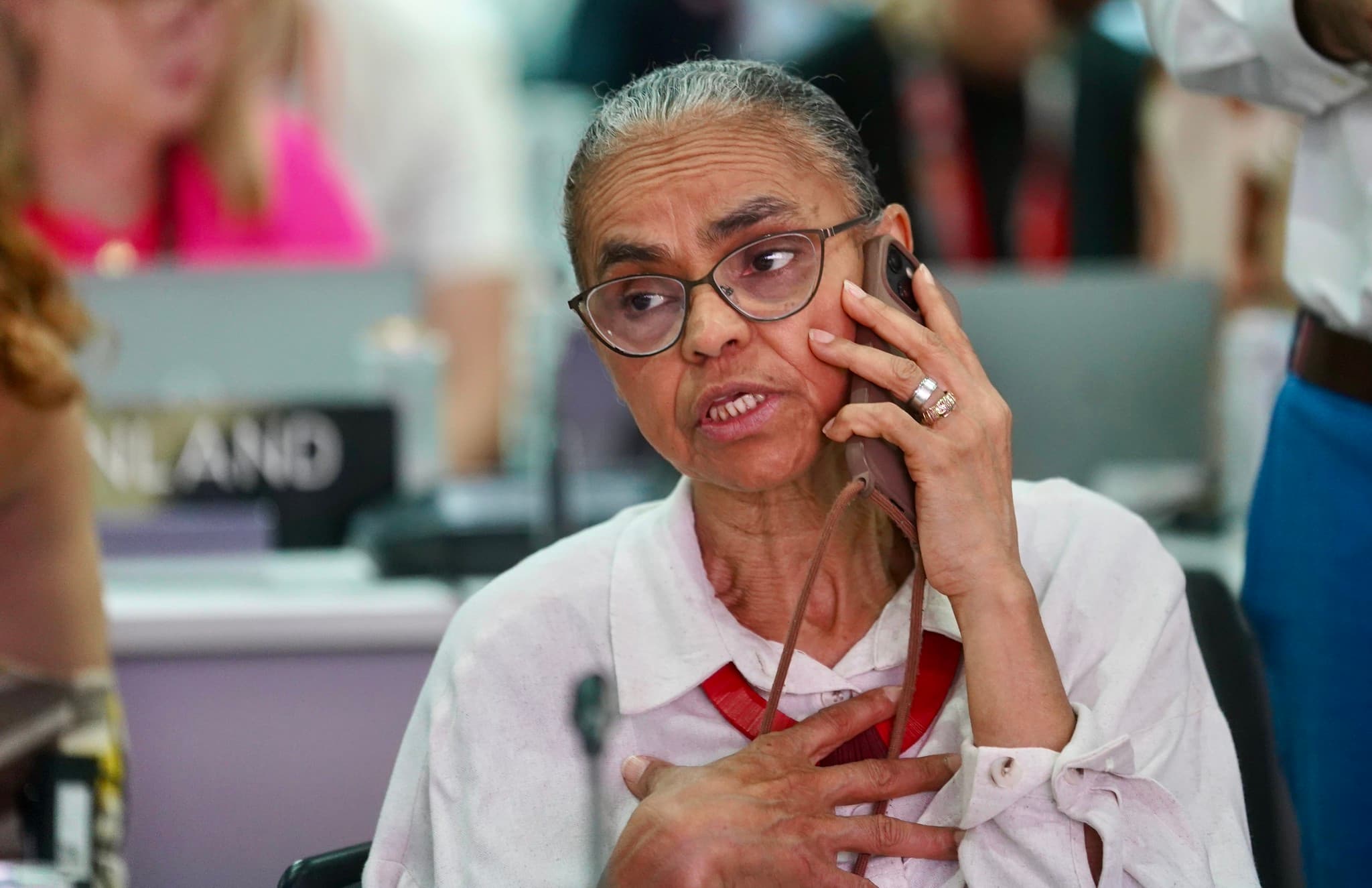 Marina Silva critica emendas impositivas e tarifaço durante debate