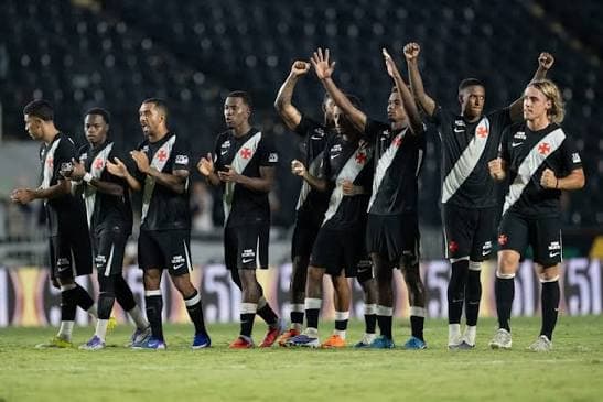 Vasco afunda no Z-4 após derrota em São Januário e entra em sequência decisiva na temporada