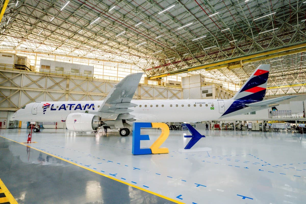 Latam recebe primeiro Embraer E2 e anuncia expansão de rotas