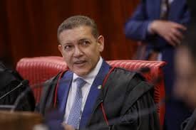 Ministro do Tribunal Superior Eleitoral do Brasil sugere penalização a vídeo de Bolsonaro com IA