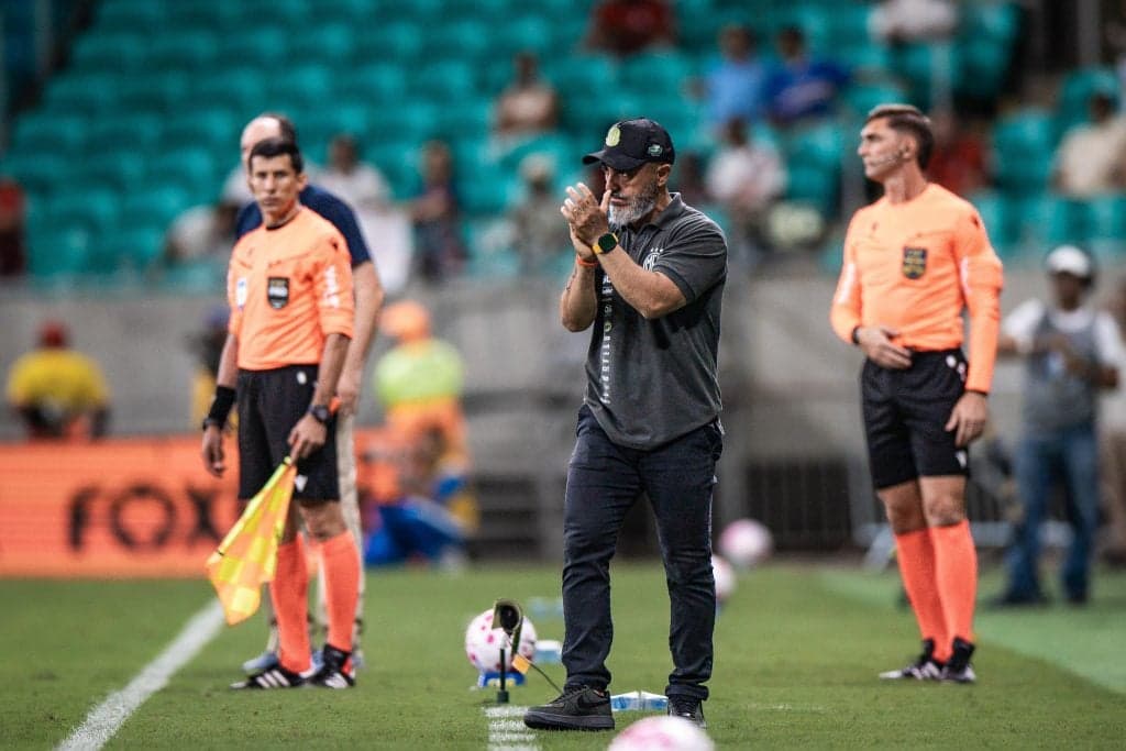 Técnico Rafael Guanaes lamenta derrota e destaca desafios do time