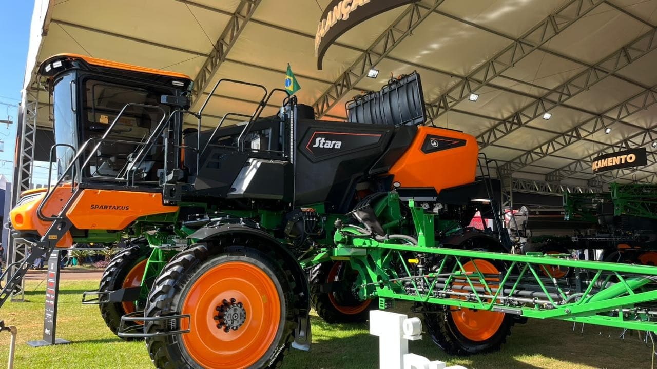 Stara apresenta Spartakus, nova máquina agrícola que combina funções