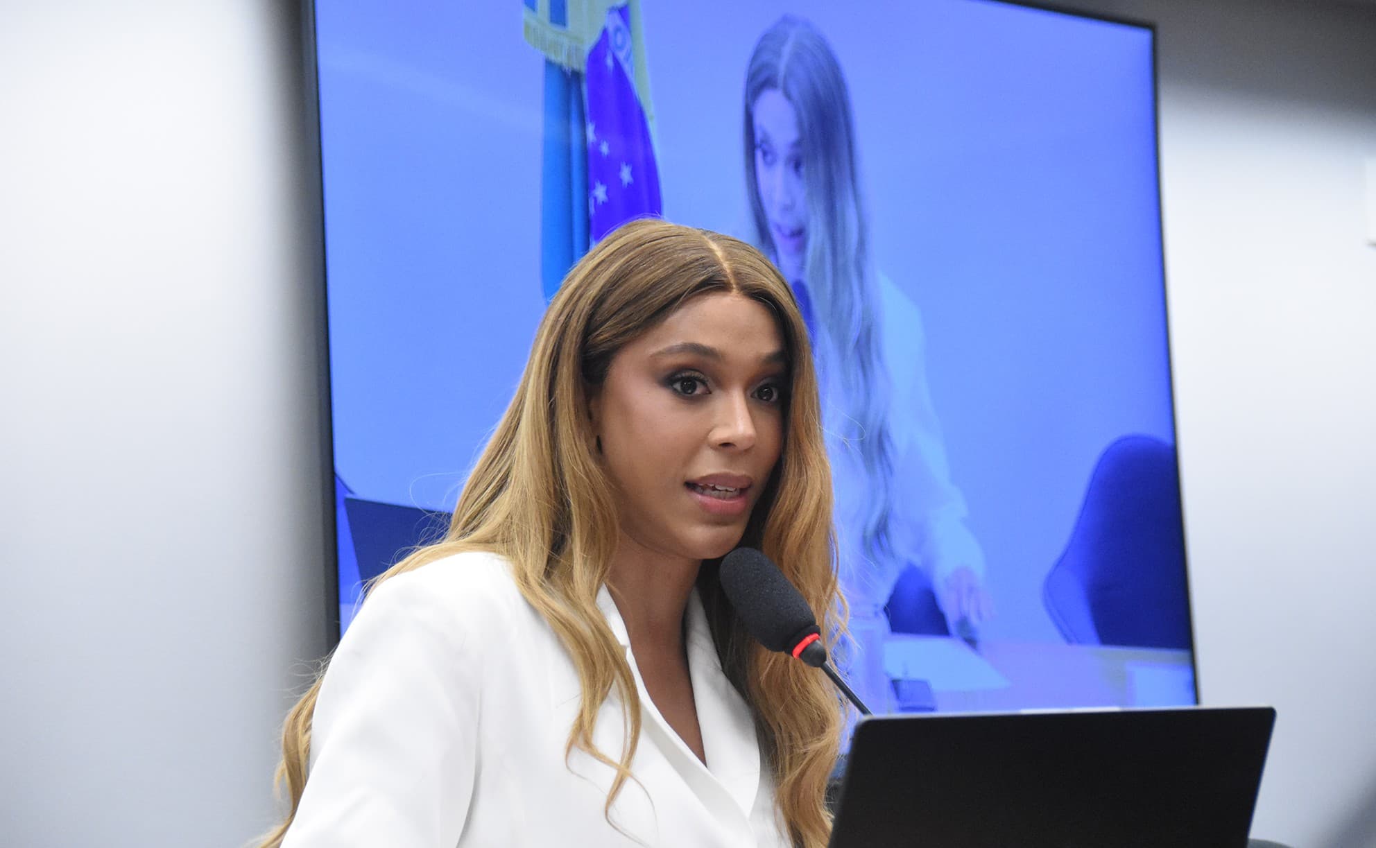 Câmara inicia apuração sobre deputada Erika Hilton com procedimentos controversos