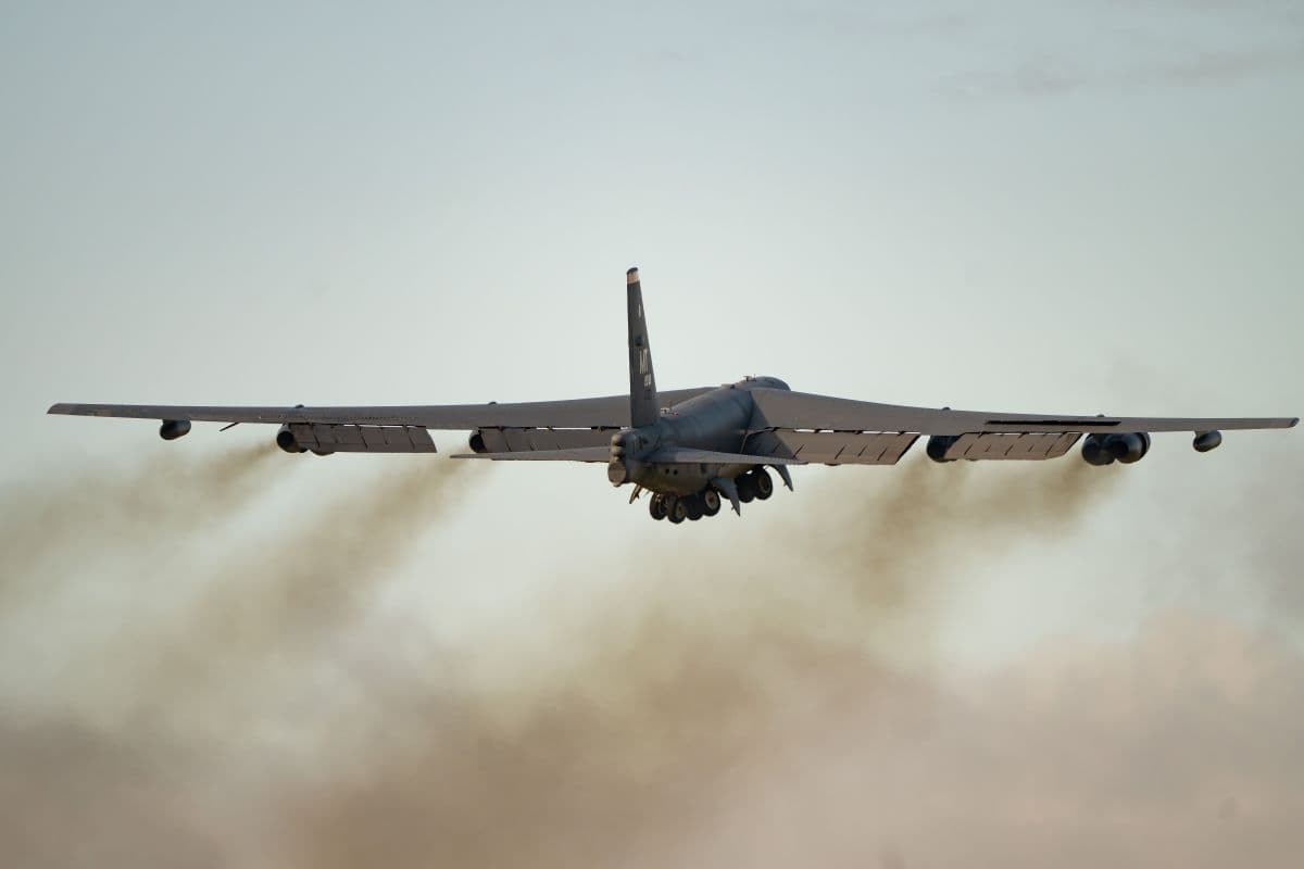 Acidente com B-52 deixa oito mortos na Califórnia