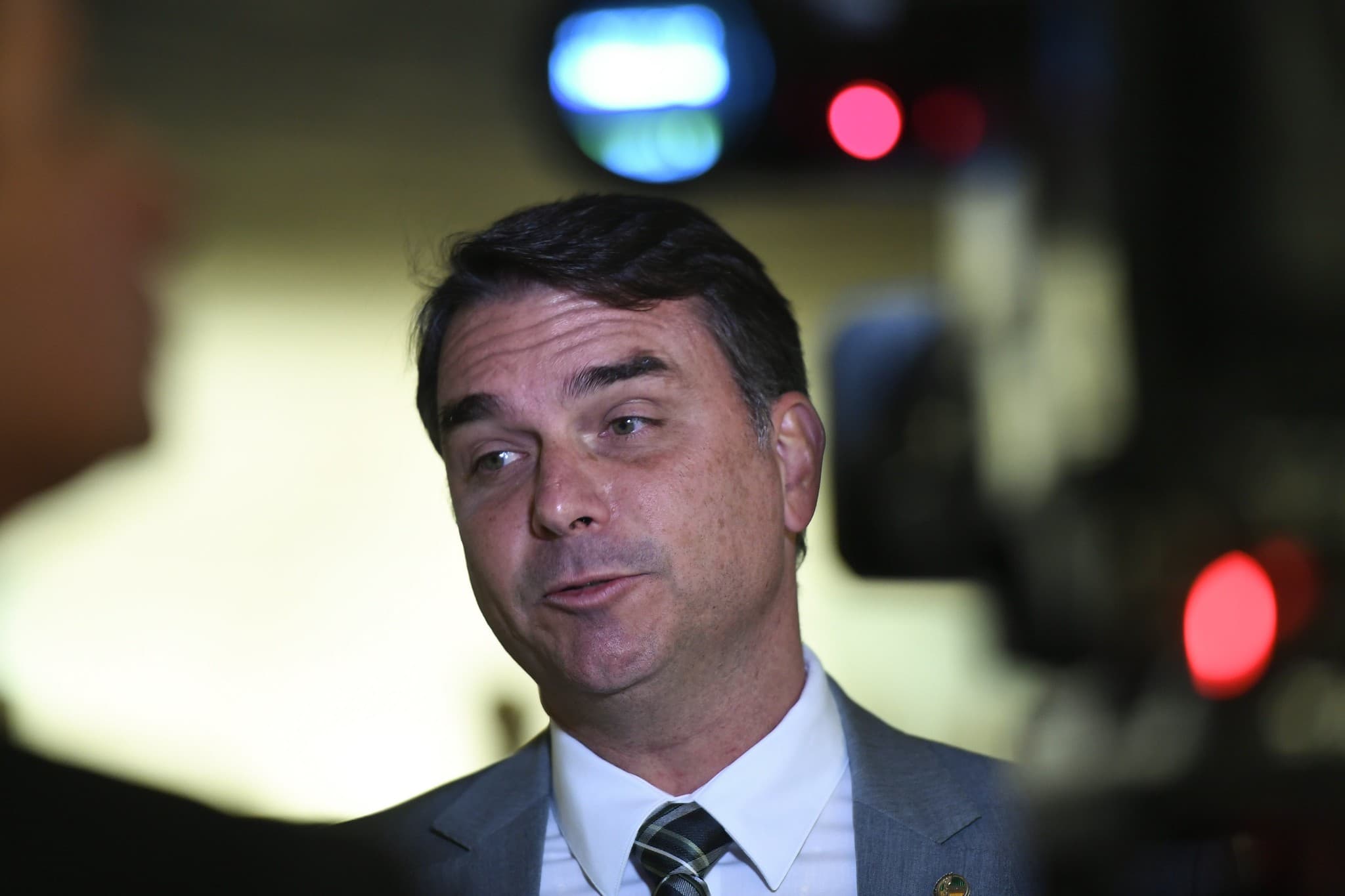 Flávio Bolsonaro critica Moraes e gestão de Lula em sabatina no Senado