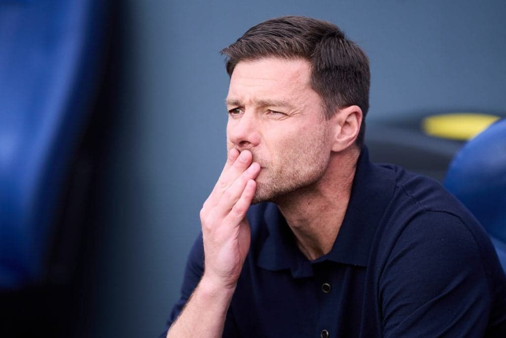 Xabi Alonso elogia João Pedro e o compara a Benzema