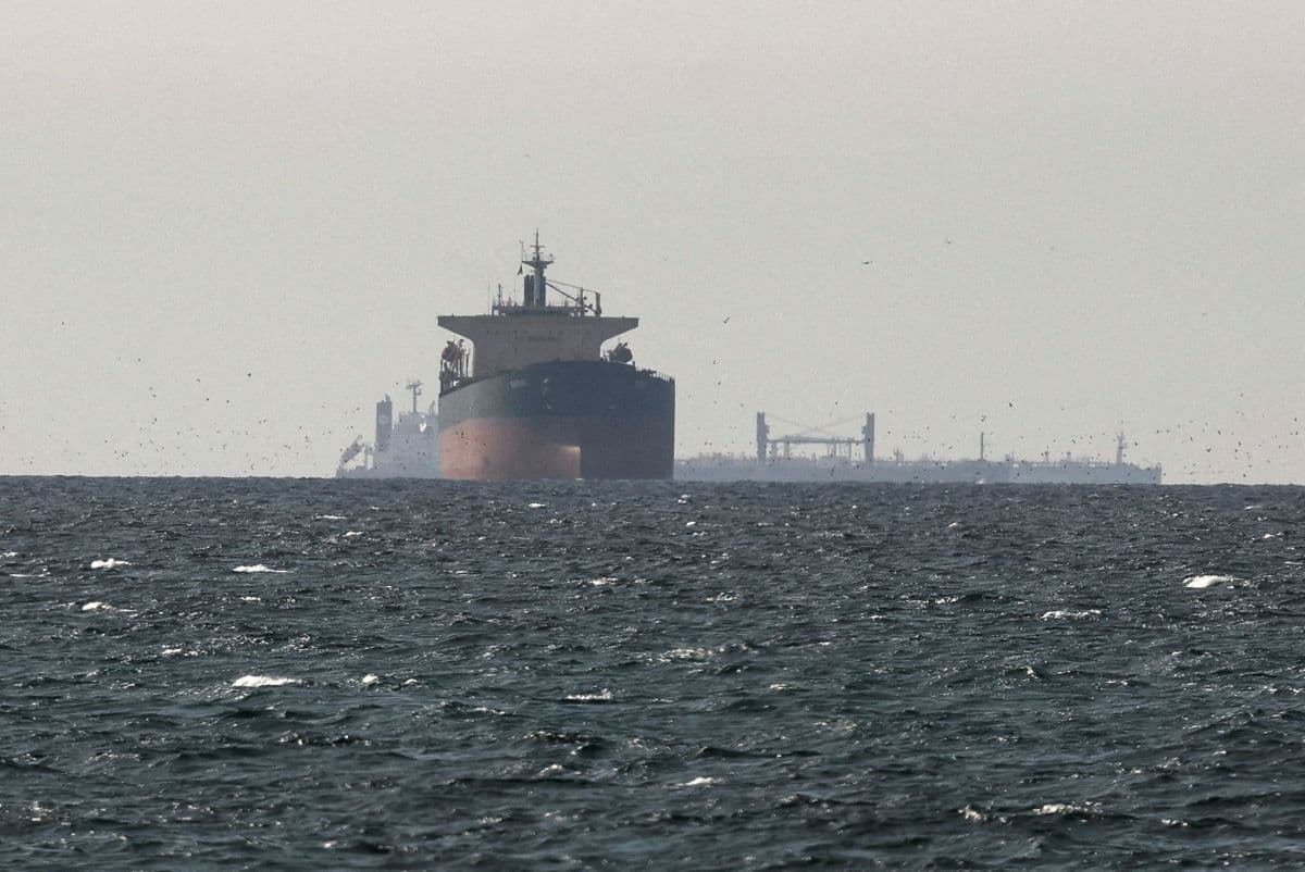 Irã nega ataque a navio dos EUA no Estreito de Ormuz