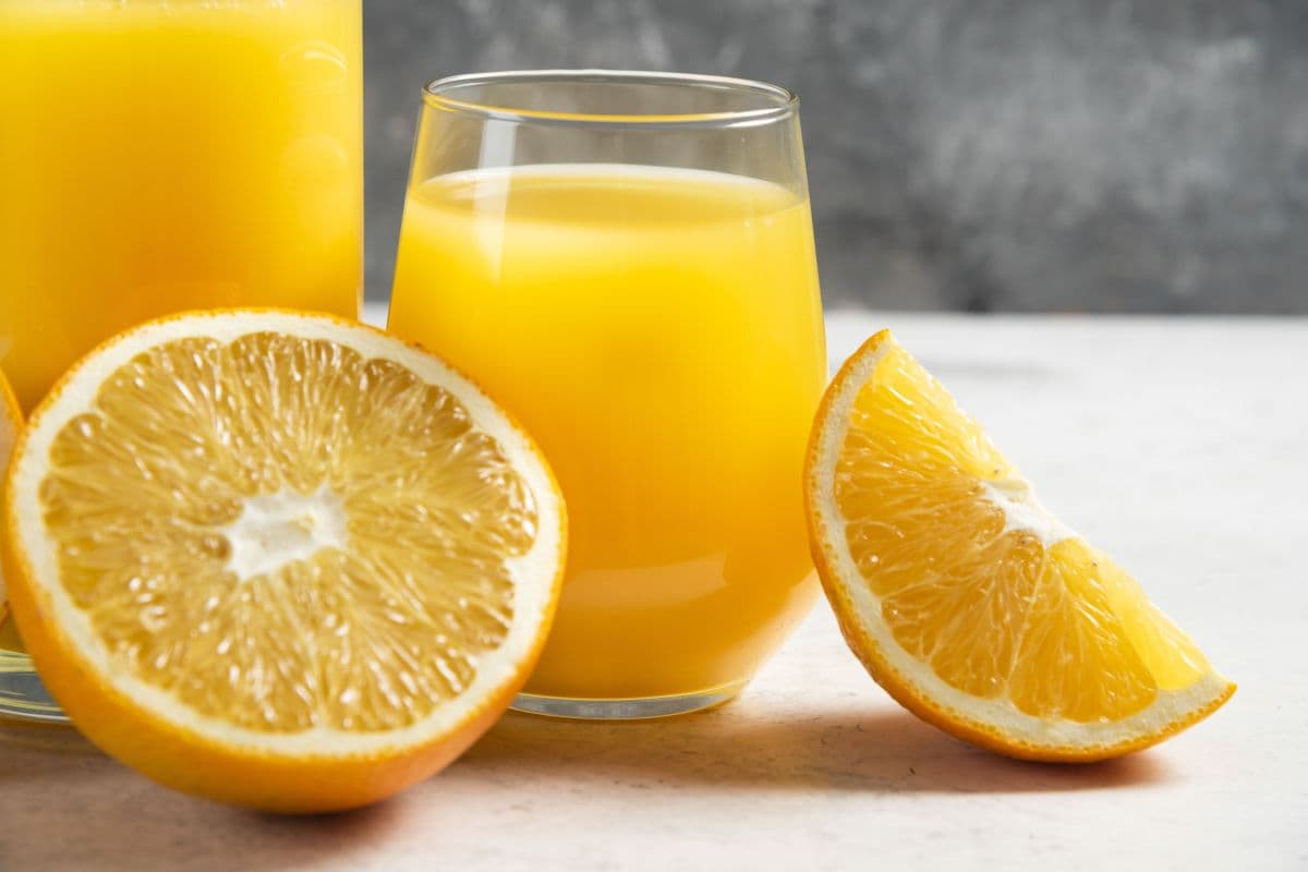 Exportações de suco de laranja caem 30% em receita na safra 2025/26