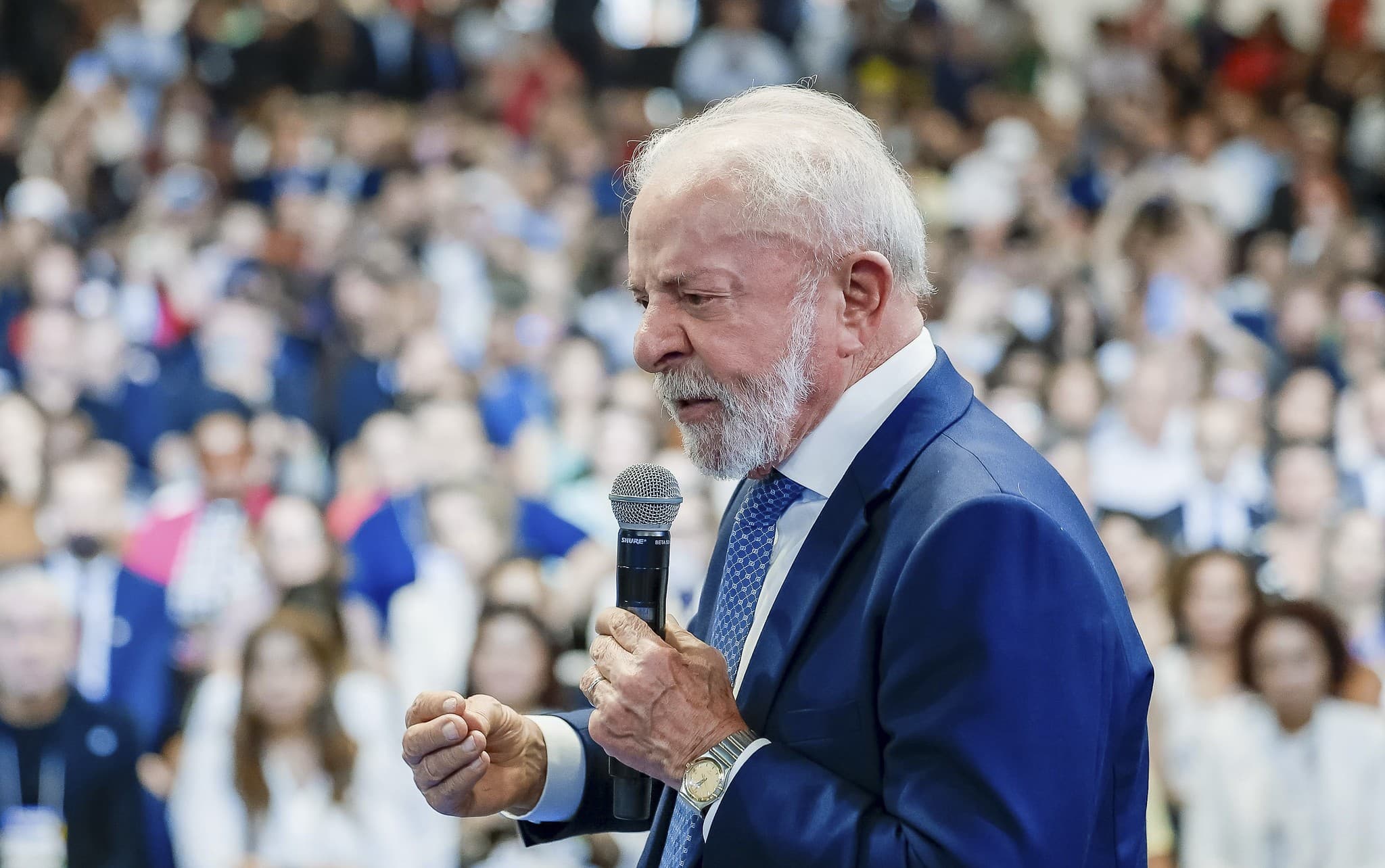Lula cancela 'taxa das blusinhas' e gera polêmica no setor varejista