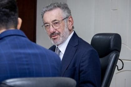 Brasil enfrenta risco de tarifas de 25% dos EUA, alerta ministro