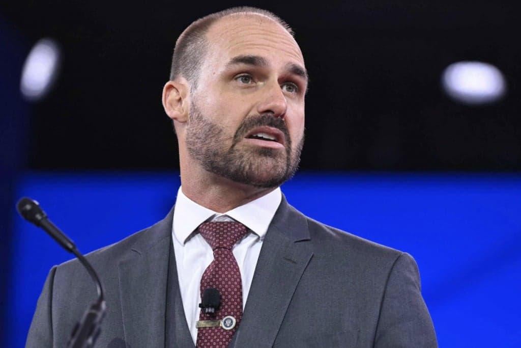 Eduardo Bolsonaro minimiza corrupção em comparação a penas de golpistas