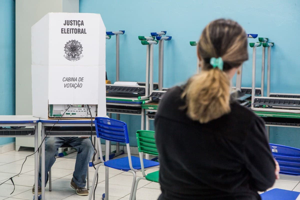 Candidaturas femininas alcançam 34,8% nas eleições de 2026