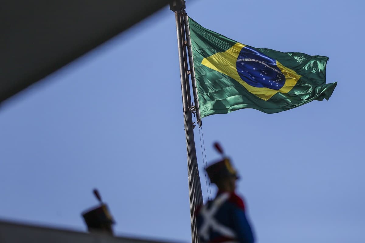 Frente fria traz frio intenso e chuva no feriado da Independência