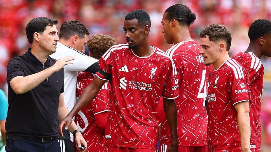 Liverpool se prepara para estreia na Premier League com novo técnico e reforço de peso na defesa