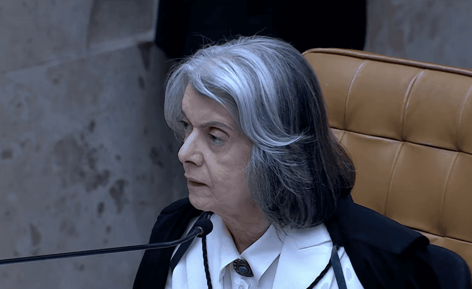 Cármen Lúcia lamenta descrença na administração pública durante evento sobre controle interno