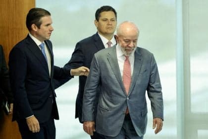 Senado derruba vetos de Lula e intensifica crise política