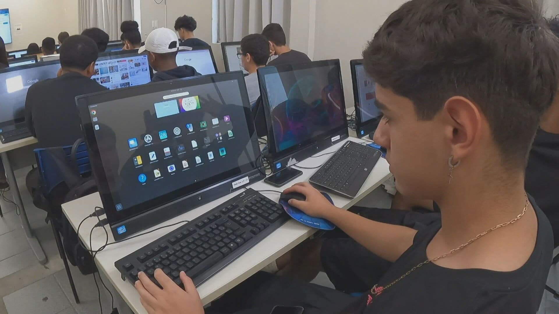 Pesquisa revela preferências de jovens no mercado de trabalho em SC