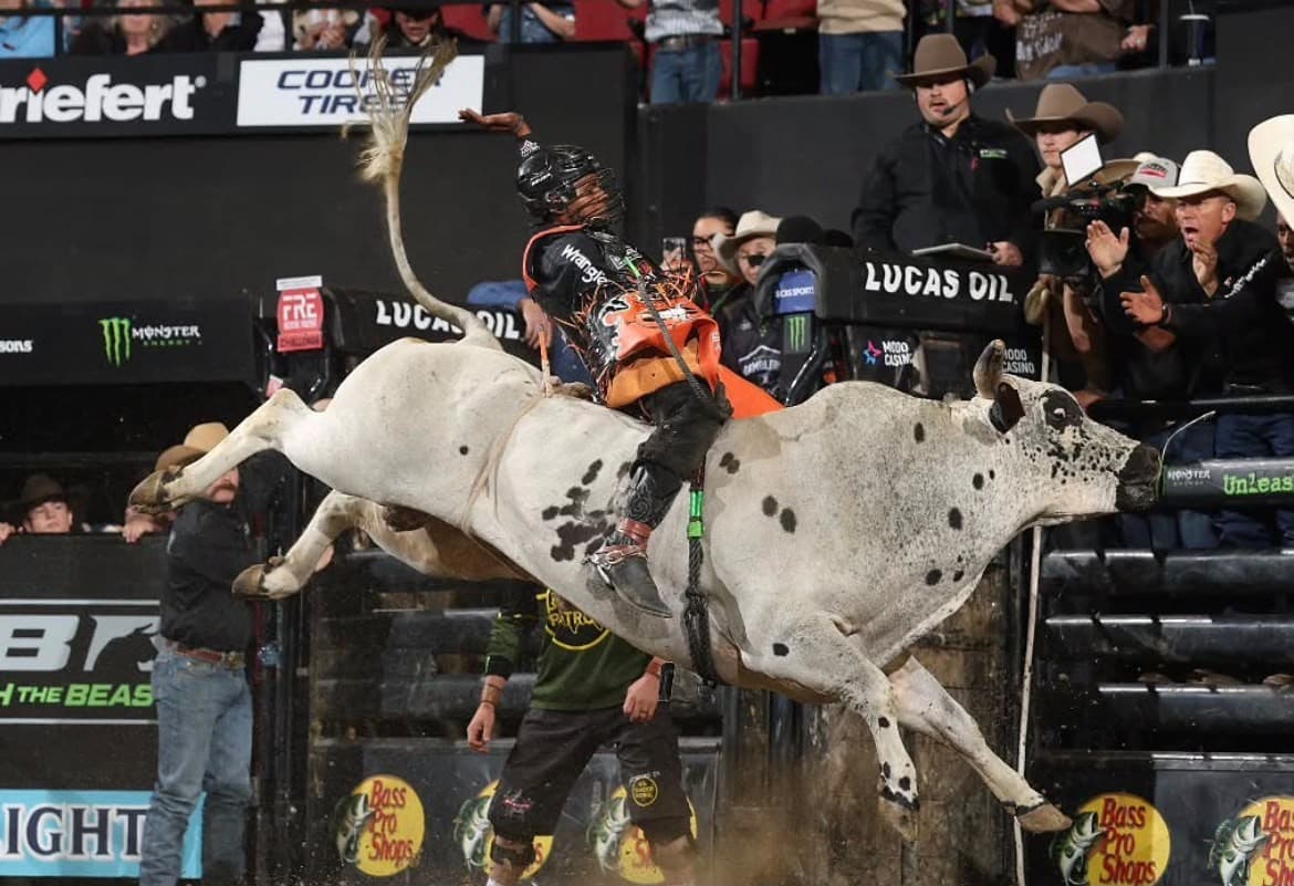 Brasileiros se destacam na PBR Team Series com grandes pontuações