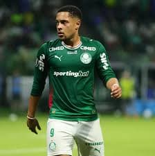 Palmeiras Avalia Possibilidade de Vitor Roque no Jogo Decisivo da Libertadores
