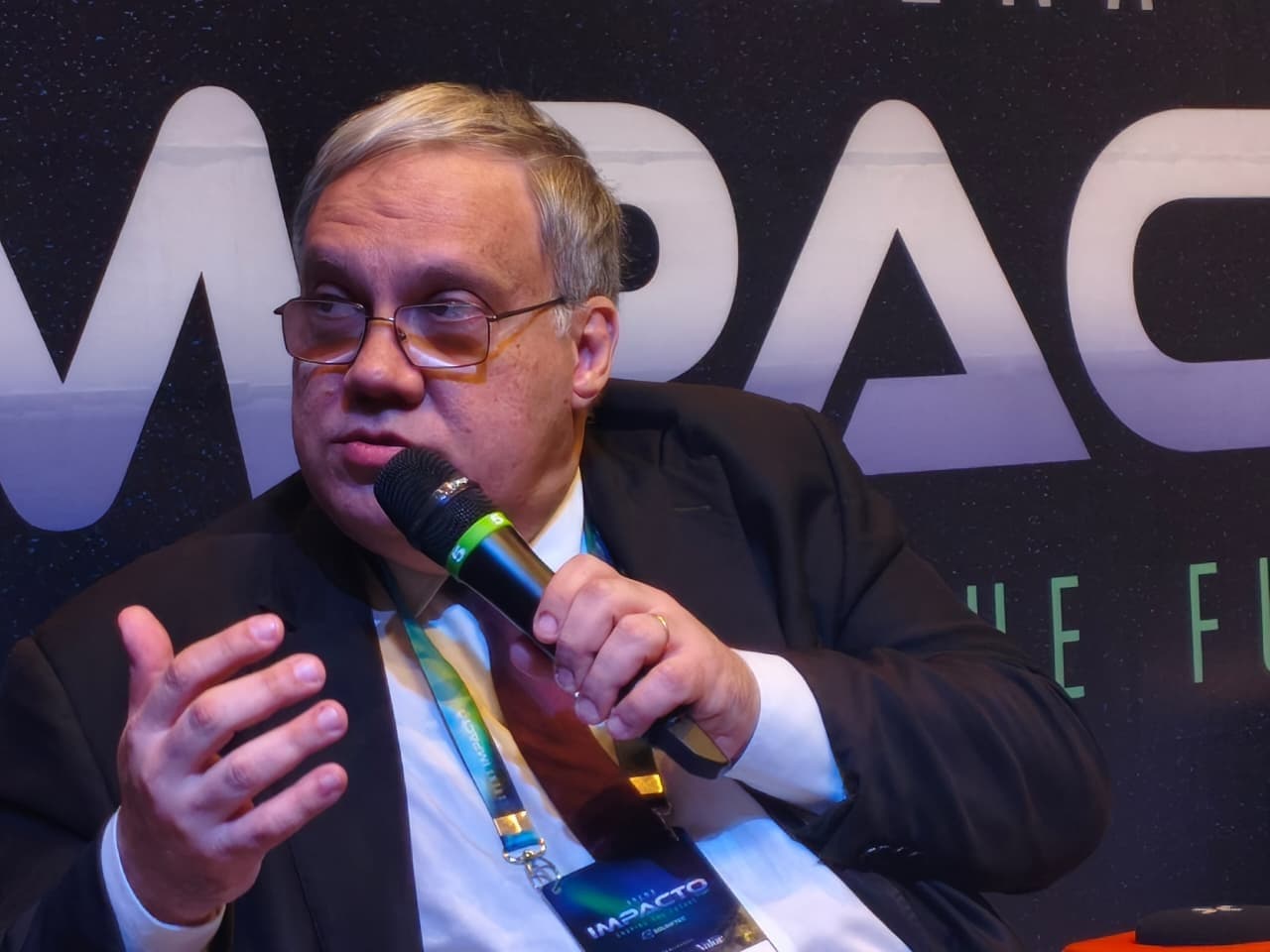 Crise global impulsiona inovação tecnológica, aponta especialista