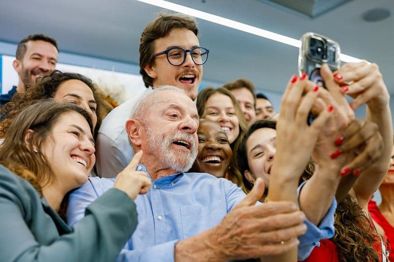 Lula adota vídeos selfie para reverter resultados eleitorais