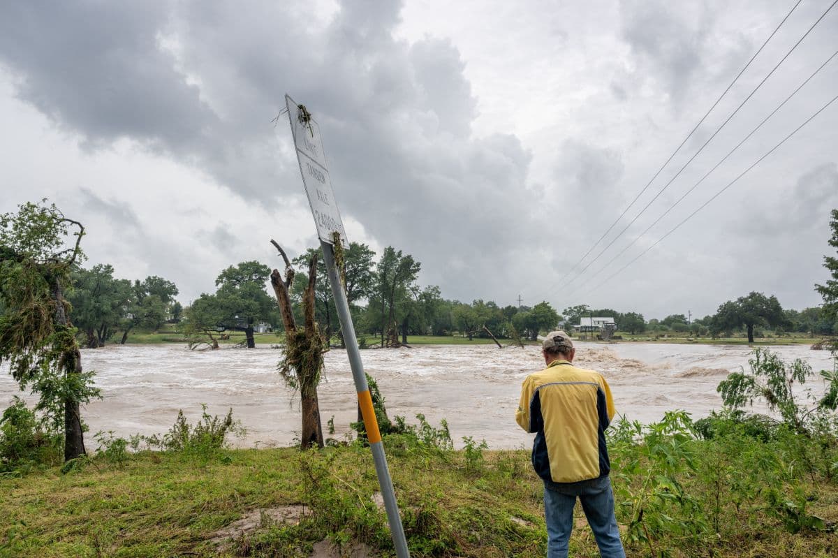 Enchentes no Texas causam duas mortes e mais de 230 resgates