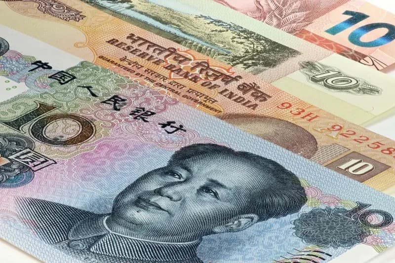 Conflito no Irã causa oscilações nas moedas globais