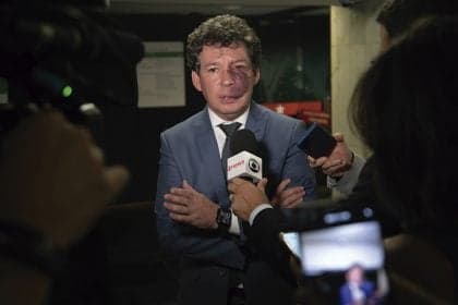 Reginaldo Lopes propõe emenda para jornada de 40 horas semanais